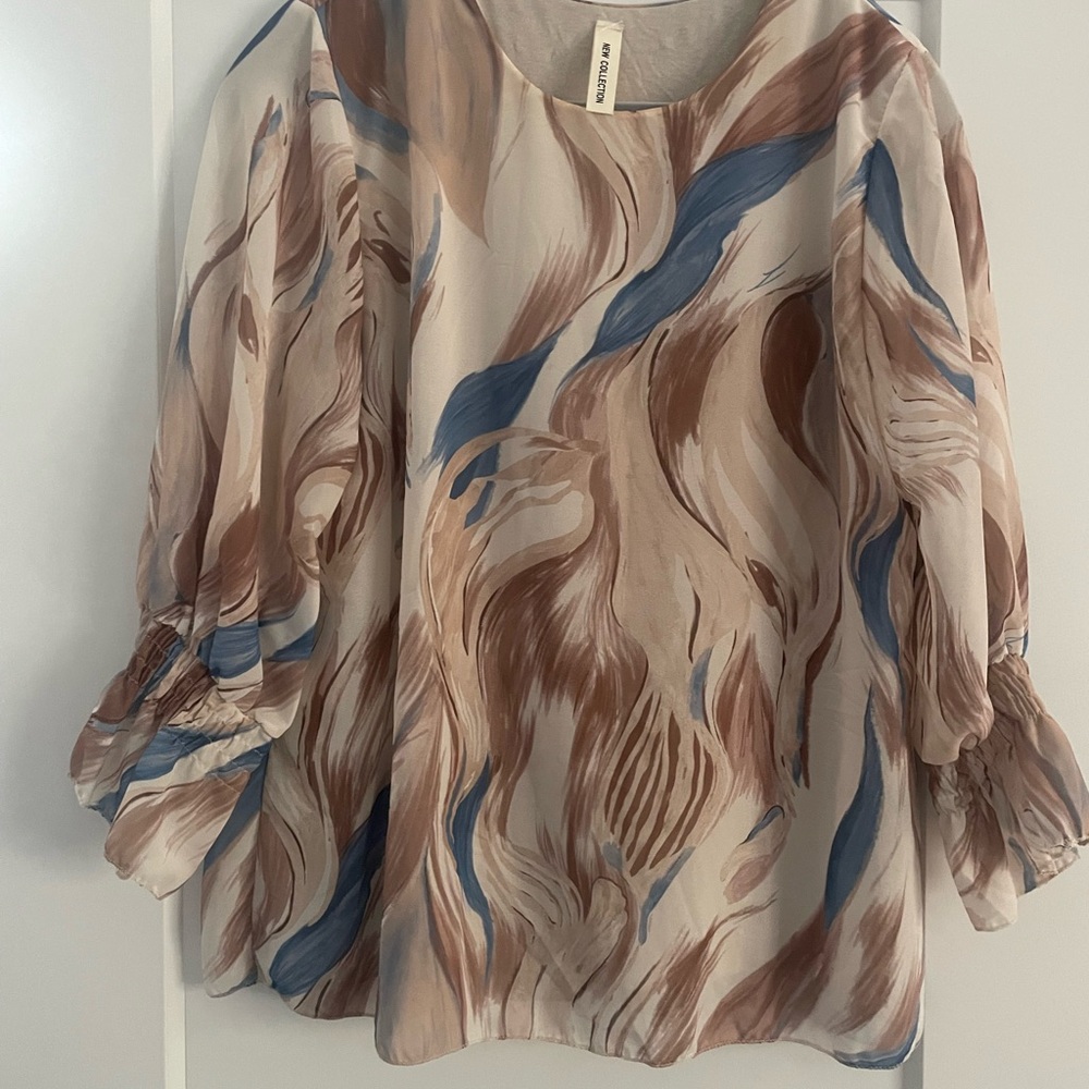 Elegant Women's Top with Abstract Print